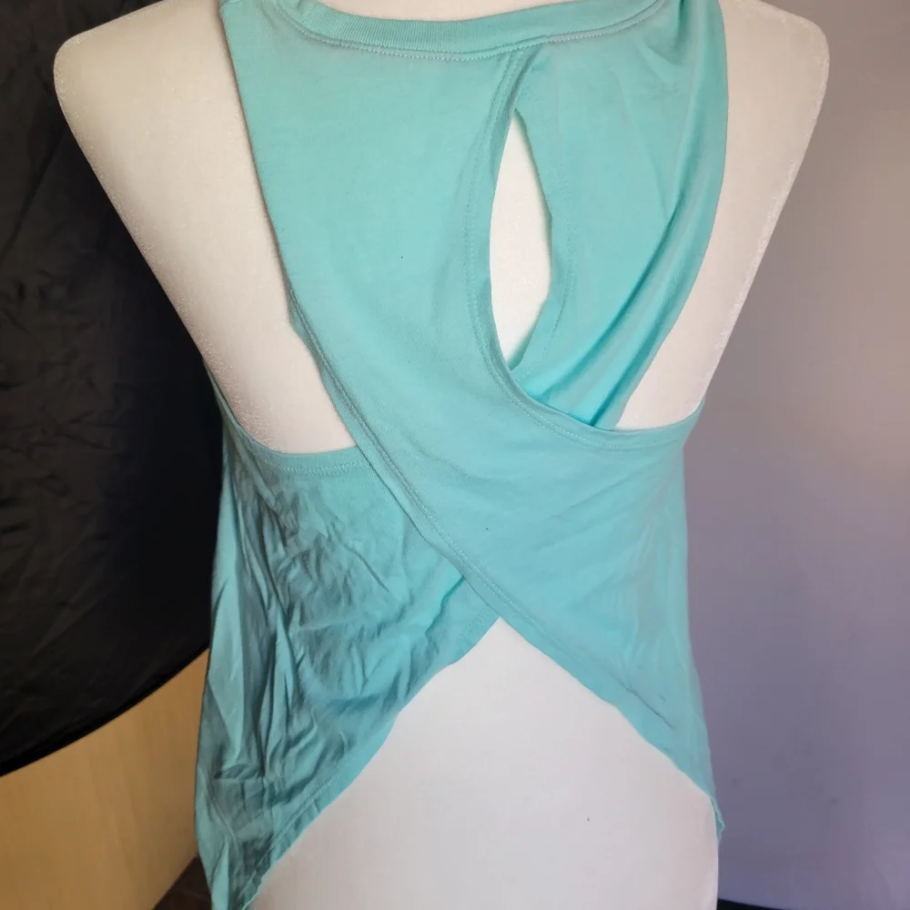 Under Armour youth Large blue cross back‎ tank top